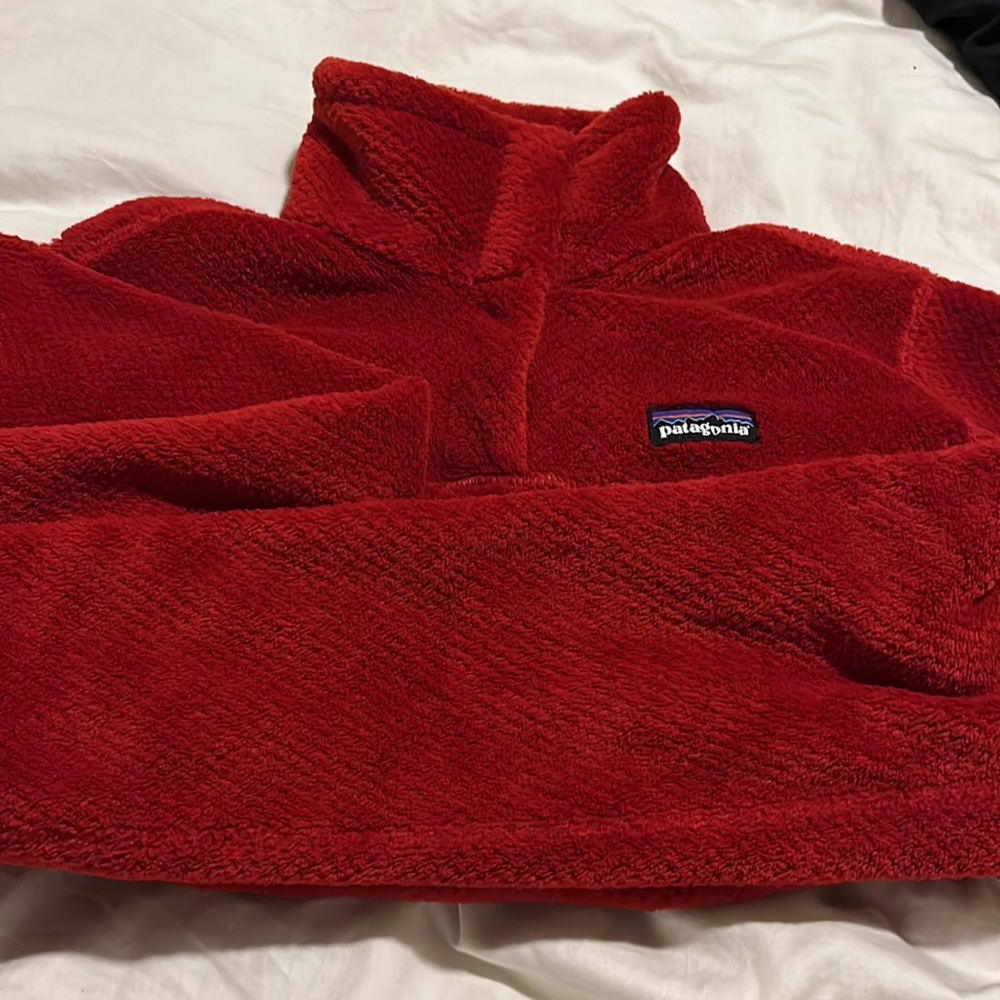 Red fuzzy Patagonia pullover jacket - Picture 2 of 2
